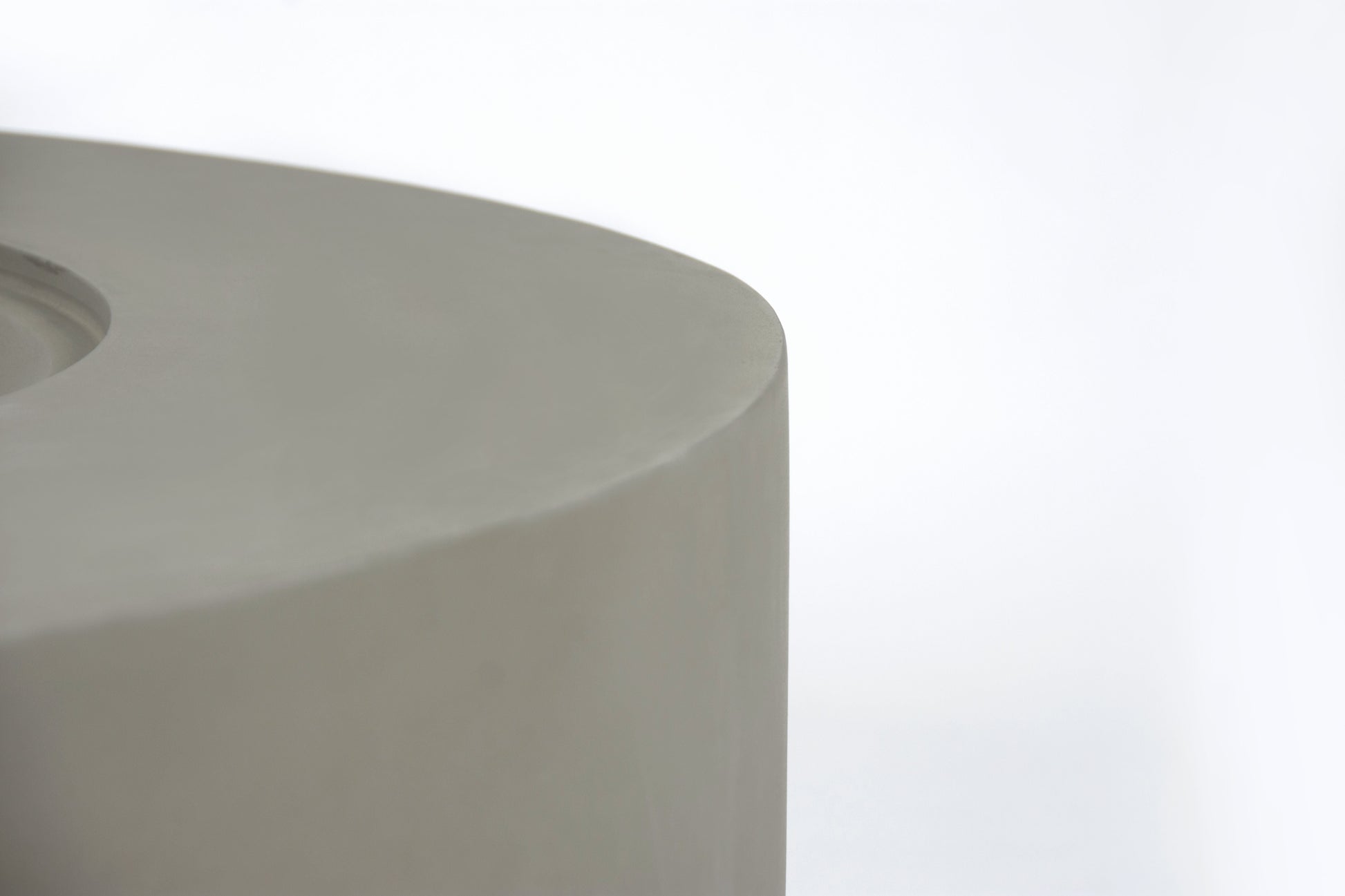Elementi Plus Colosseo 41" Round Light Grey Concrete Liquid Propane Fire Table