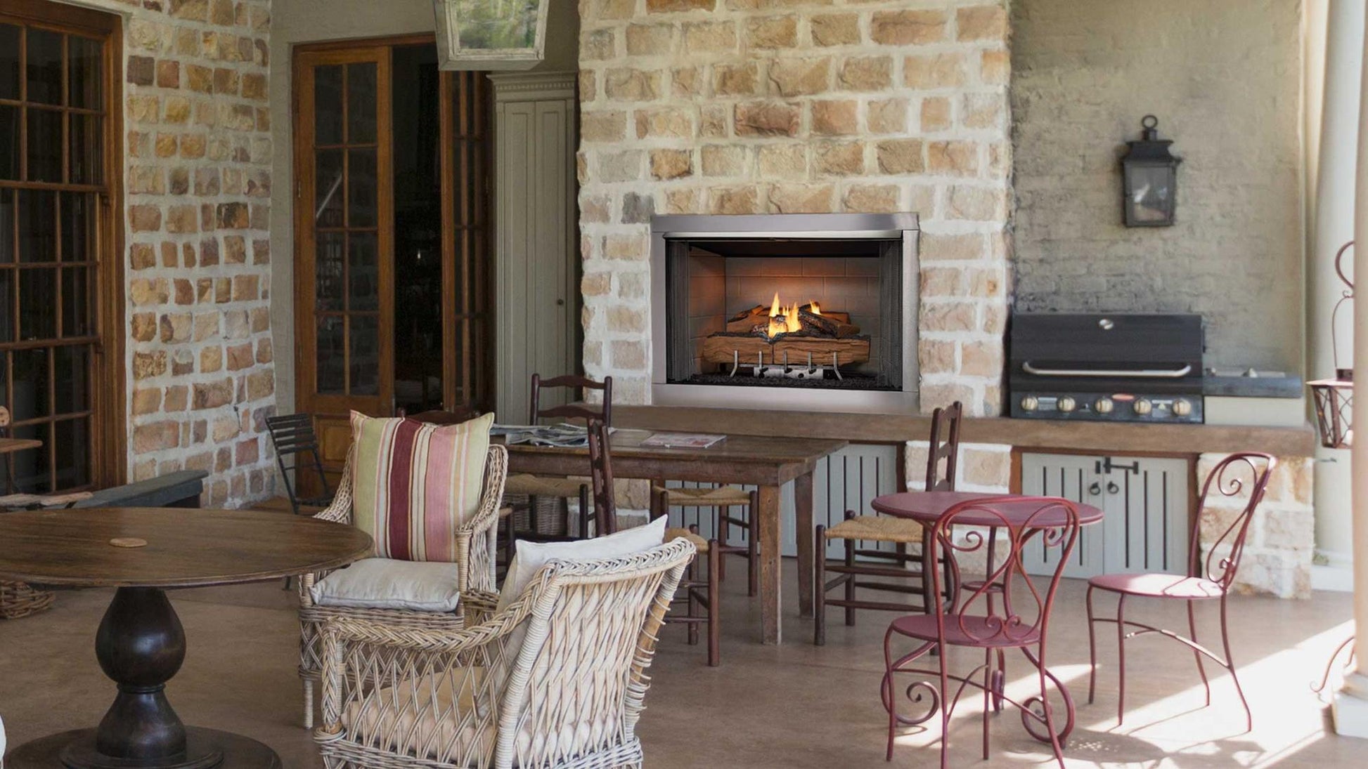 Majestic Vesper 42" Traditional Outdoor Vent Free Gas Fireplace With Traditional Stacked Refractory